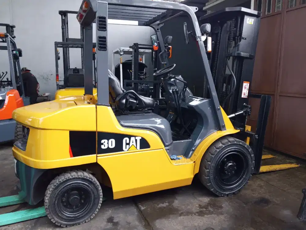 Forklift Caterpillar 3 Ton,Manual,Tiang Threelift 4,7 Meter,Tahun 2020