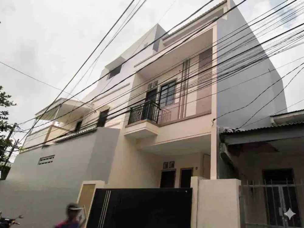 RUMAH BARU 3 LANTAI DAN BEBAS BANJIR  DURI KEPA, JAKARTA BARAT