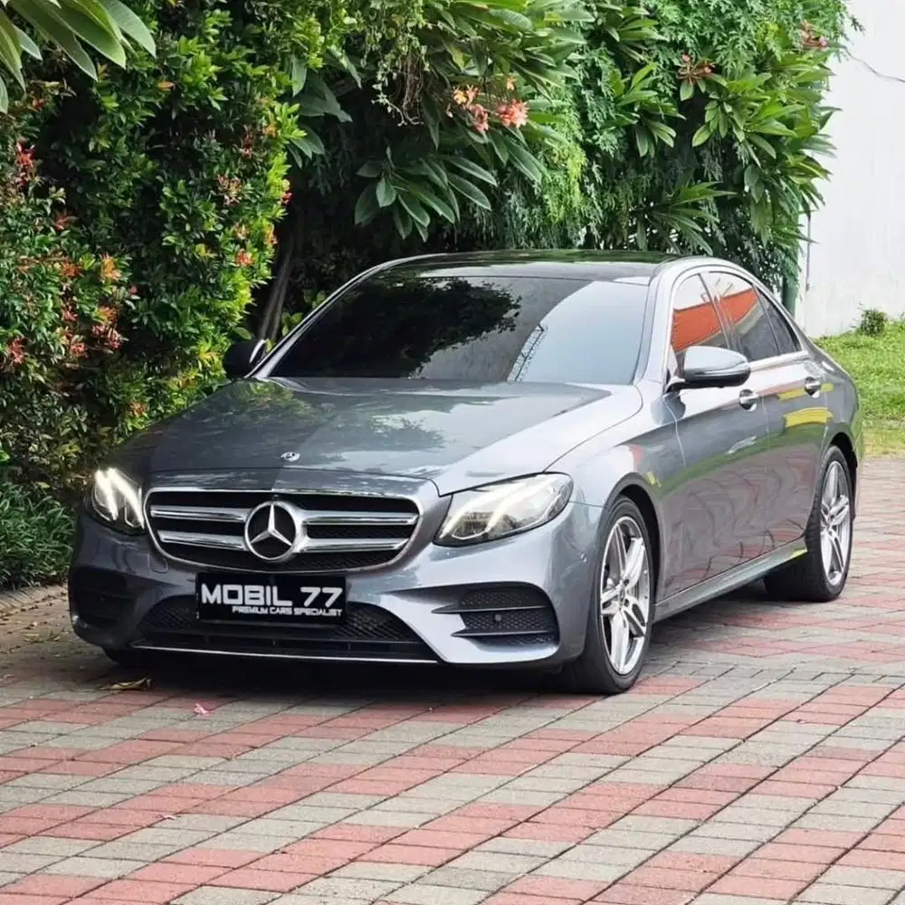 Mercedes Benz E300 AMG Line - 2018 NIK'17 (Mint Condition)