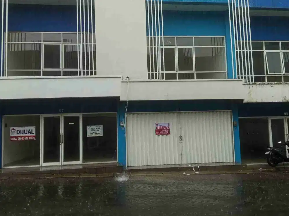 Disewakan Ruko 3 lantai baru renov di galeria Sawangan dekat pintu tol sawangan