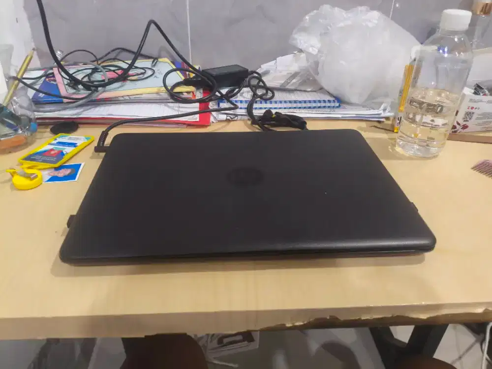 Dijual Laptop  HP 14-bs0xx bekas beserta aksesorisnya