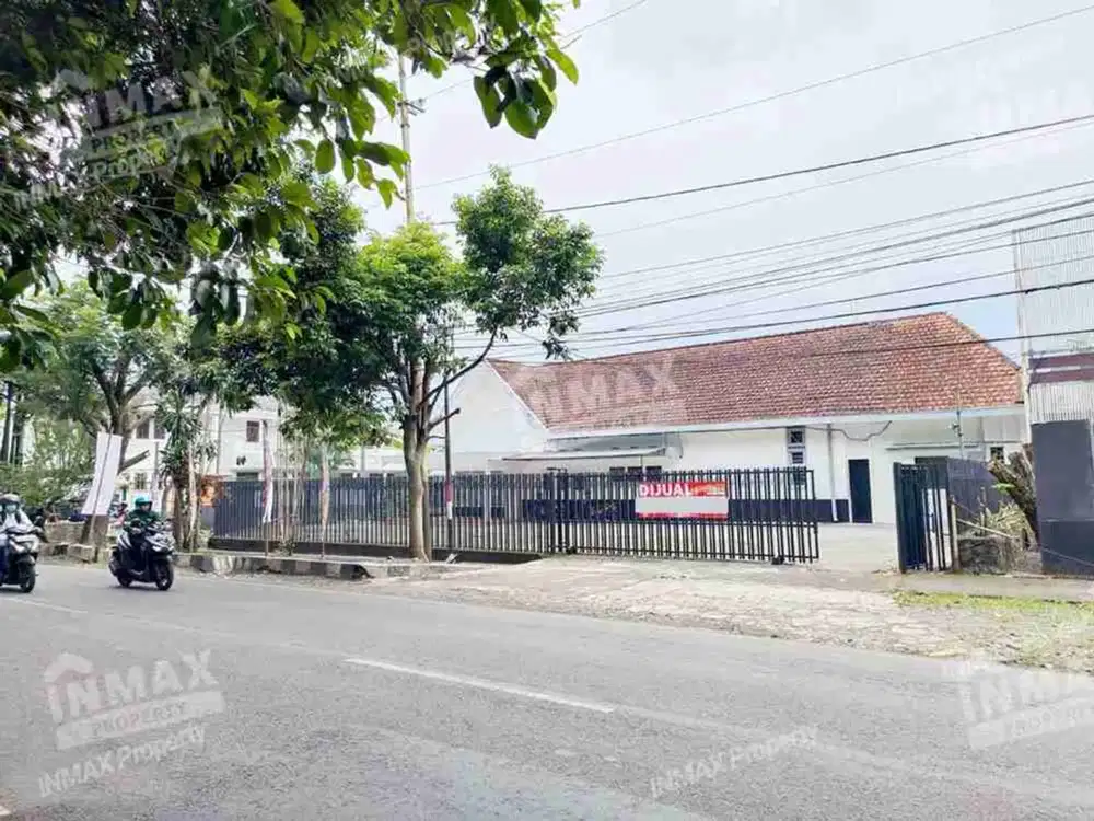 Rumah Raya Langsep Malang Luas 894 m2 Bisa untuk usaha Dekat Cyber Mall
