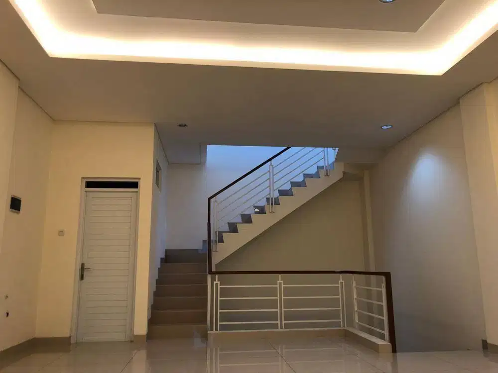 Dijual Ruko 4 Lantai Lokasi Strategis di Moh Toha Bandung