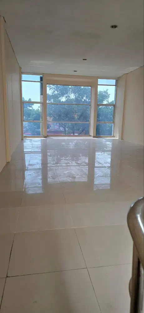 Disewakan Ruko 3,5 Lantai Lokasi Strategis di Pasirkaliki Bandung