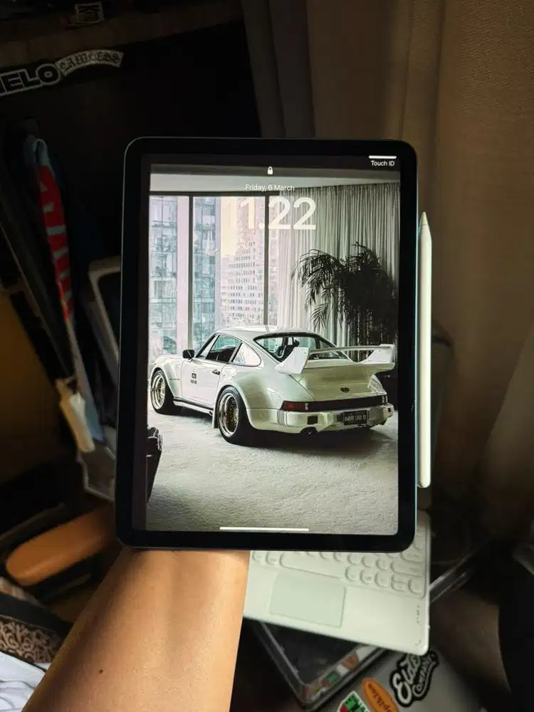 ipad air 5 M1 256gb wifi only + apple pencil gen 2 dan keyboard