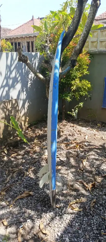 Papan surfing bekas. Jual saja karena sudah punya baru