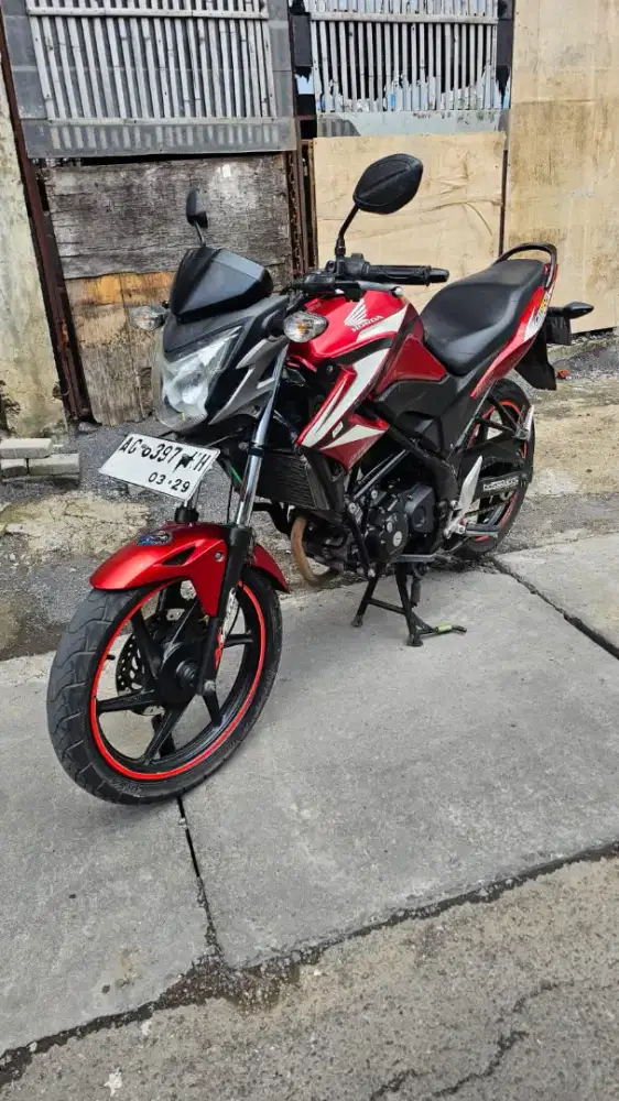 UD ENY MOTOR-HONDA CB150R TAHUN 2014 MESIN SEHAT