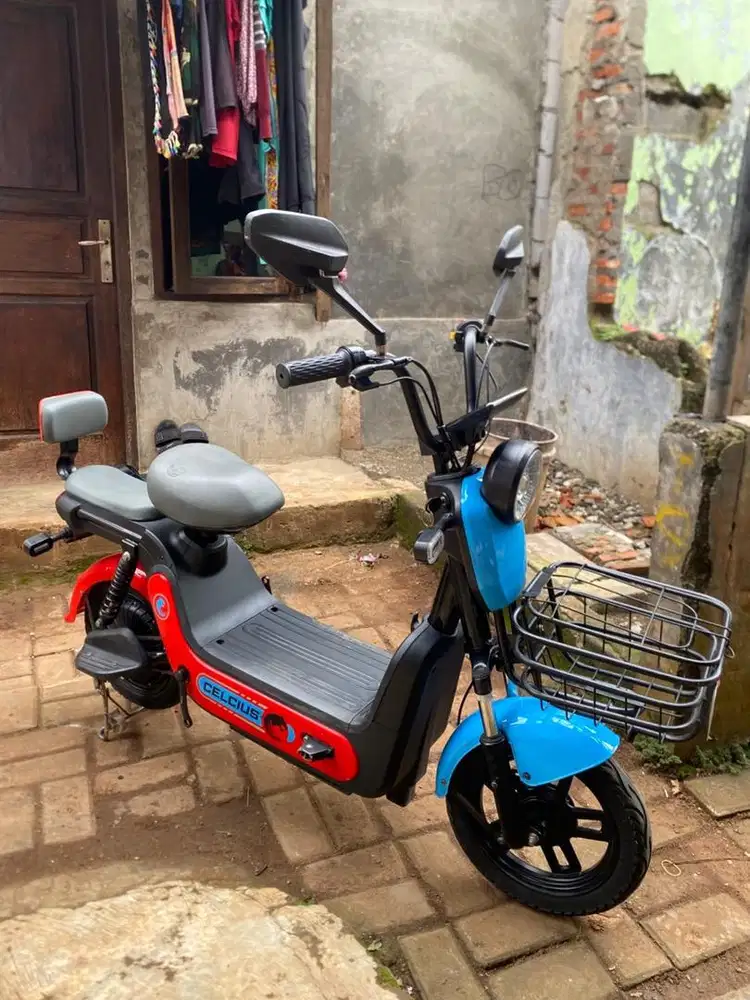 Sepeda listrik tomax celcius