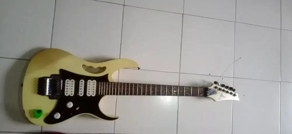 Gitar ibanez customize