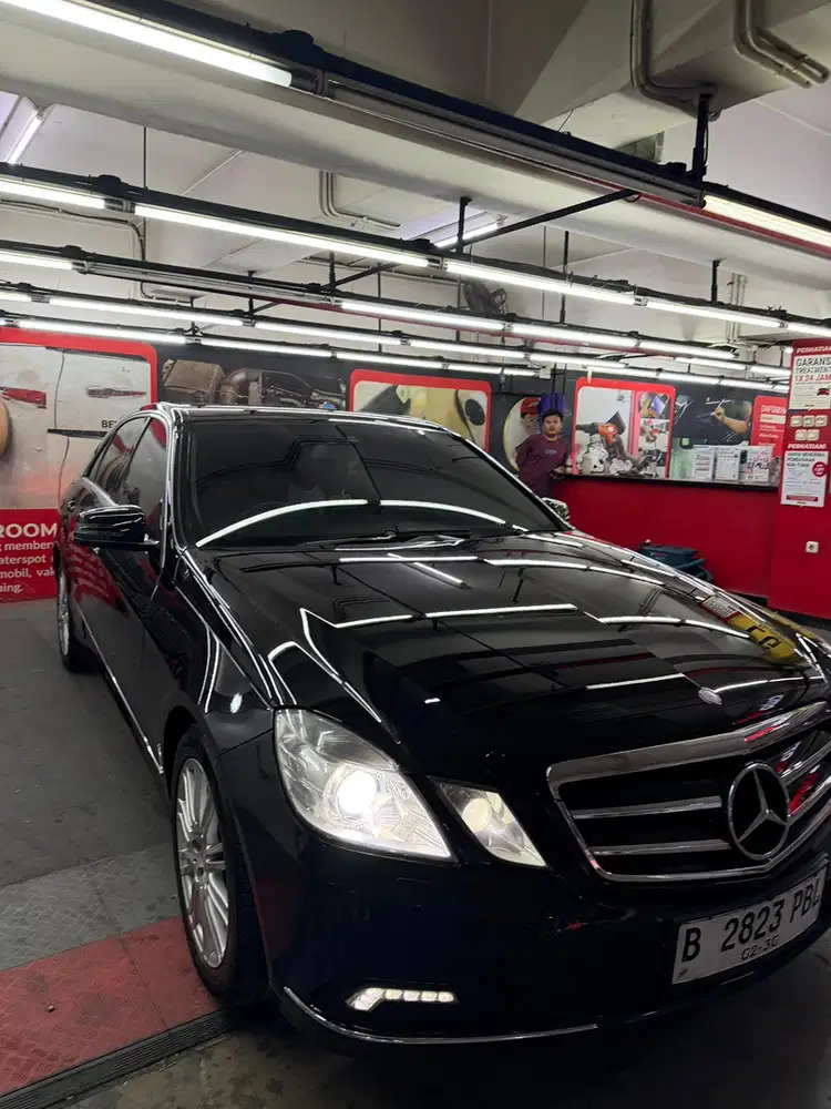 Mercedes-Benz E300 2010 Bensin