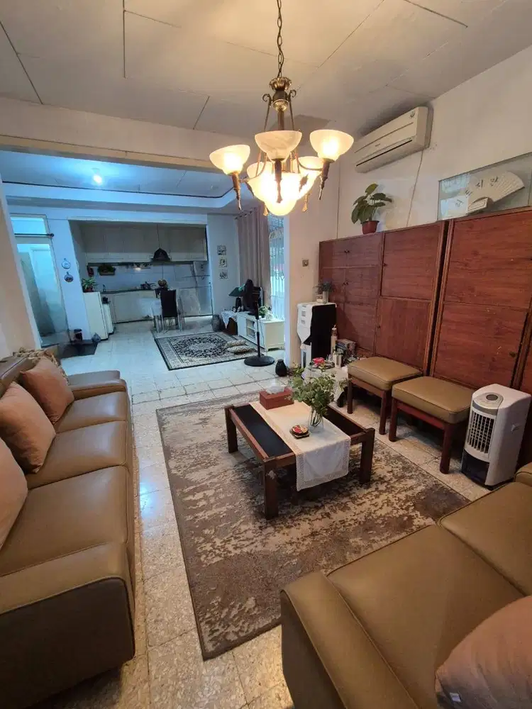 Dijual Rumah Usaha Strategis Di Hoek Area Buah Batu Turangga Bandung