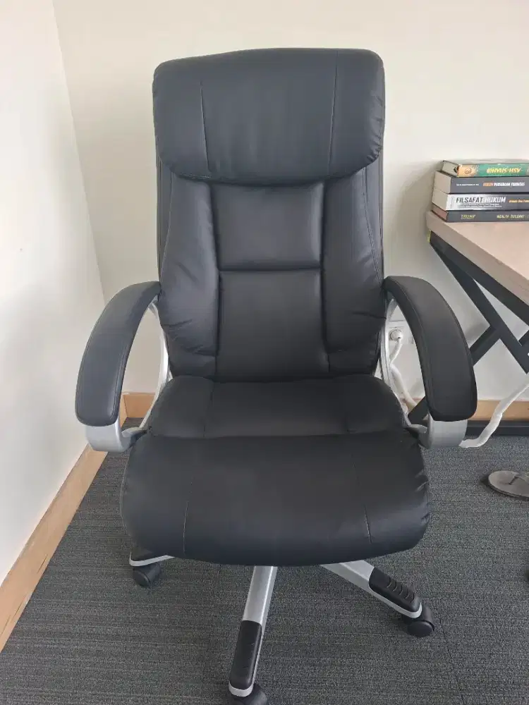 Kursi Kantor Premium – Nyaman Banget, Jual Cepat