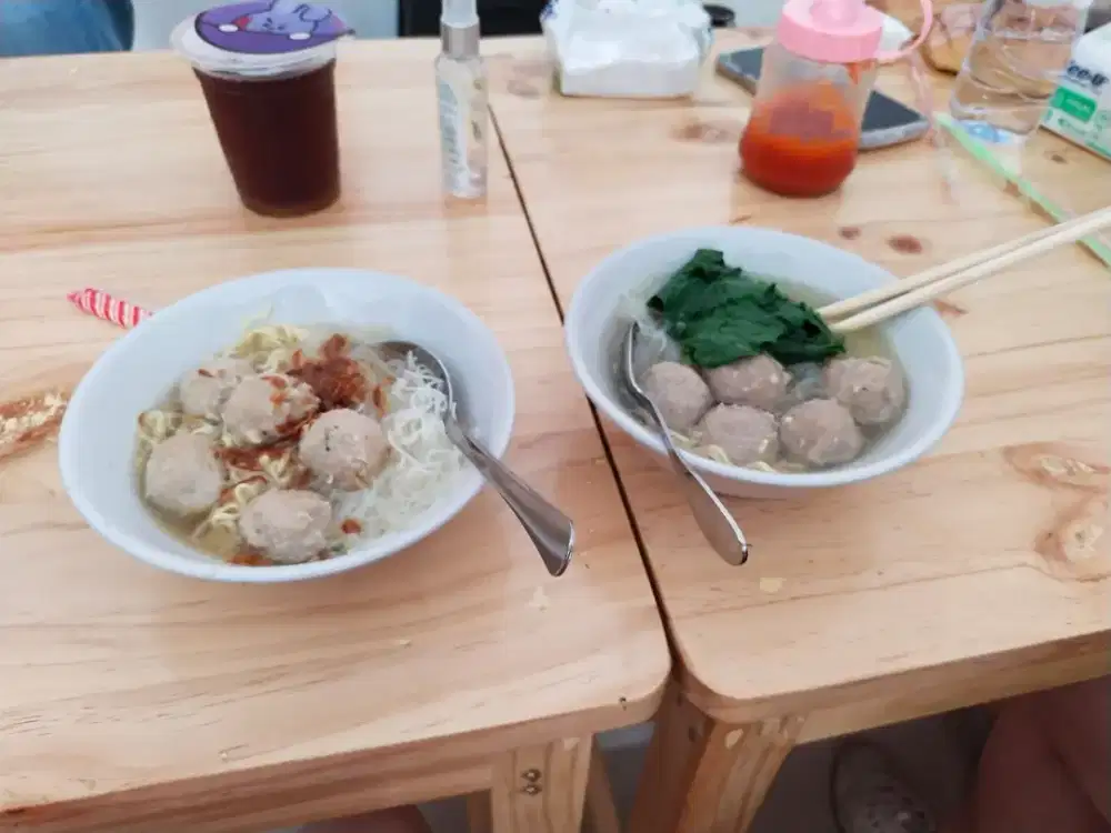 Dicari karyawan untuk di kedai bakso