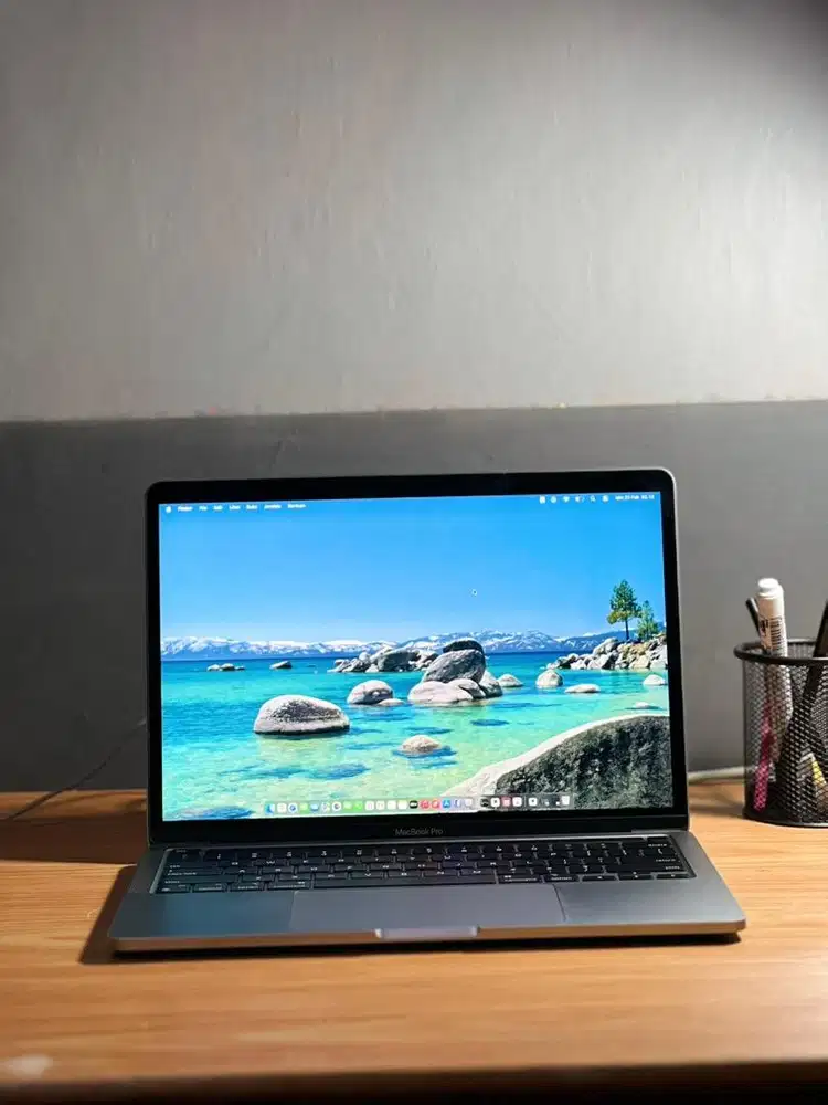 Macbook Pro M1 2022 siap di ajak kerja