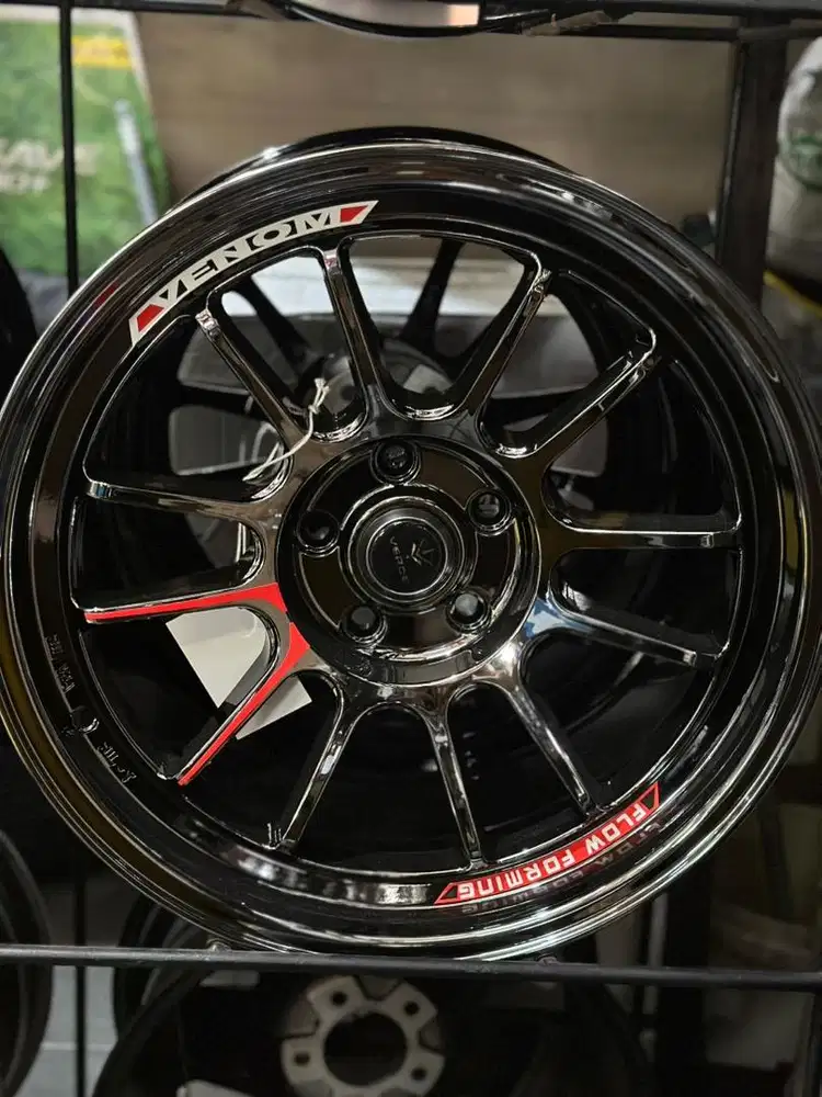 Velg Racing Venom Black Crome Ring 18 Mobil Innova Zenix (114,-3-5-18)