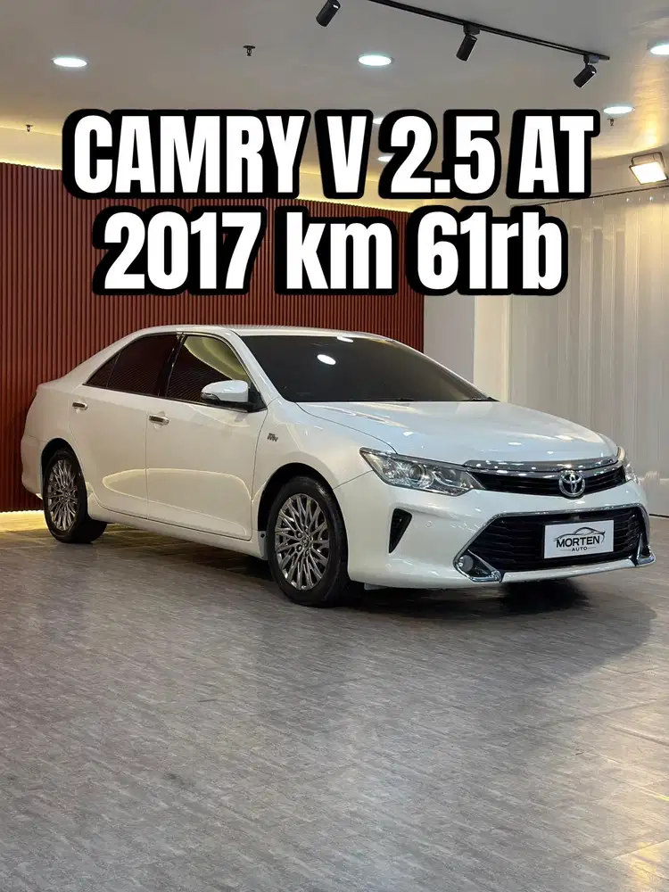 Toyota Camry 2.5 V 2017 putih istimewa