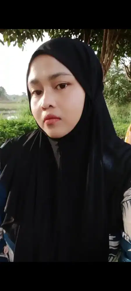 Cari loker ART yg halal.