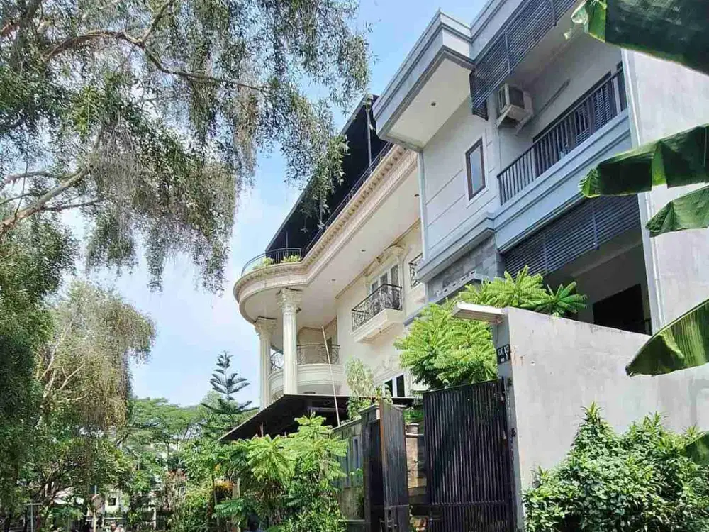 Murah !! Dijual Rumah LT 174 M Semi Furnish di Gading Kusuma 3 Lantai