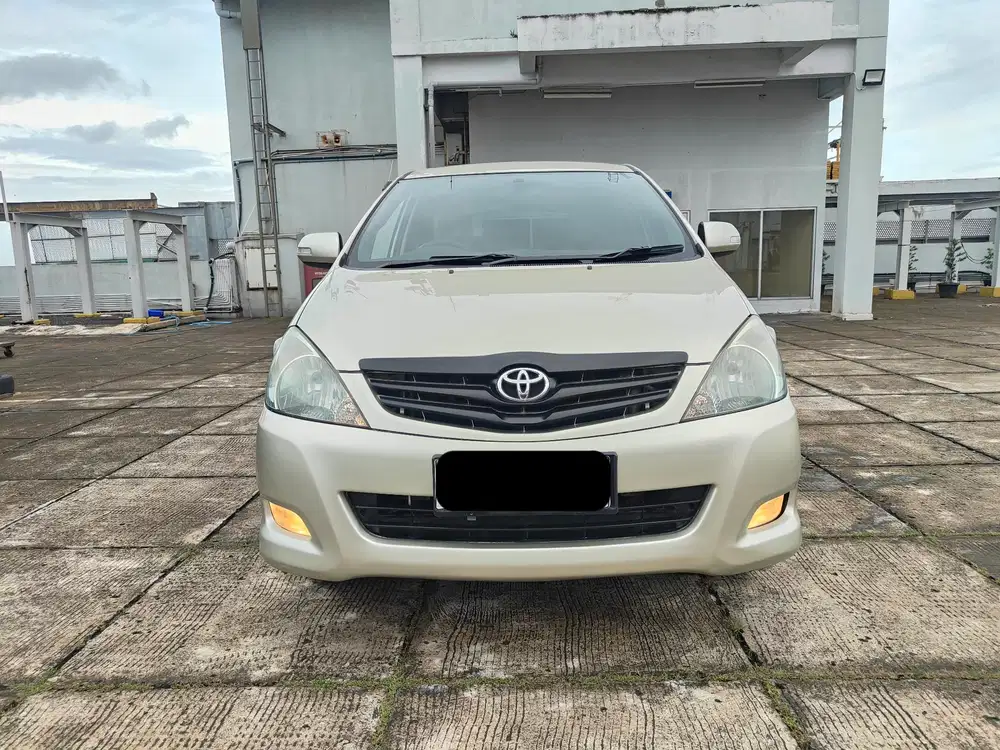 Toyota Kijang Innova 2010 Bensin