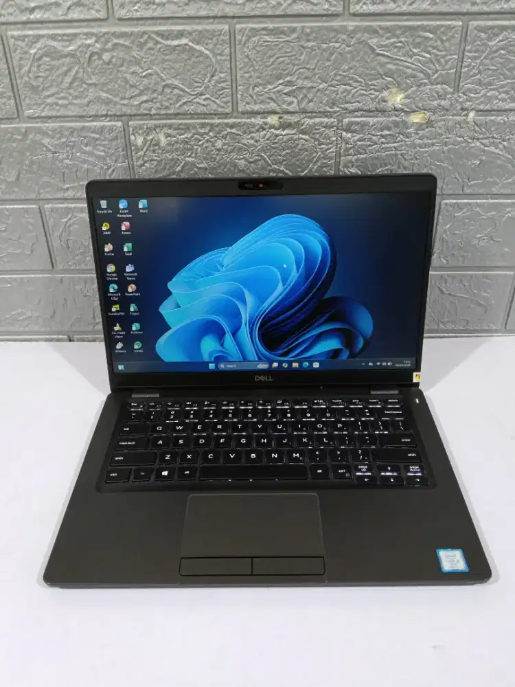 Dell latitude 5300 Intel core i5 Gen 8 ram 8gb SSD 128gb mulus