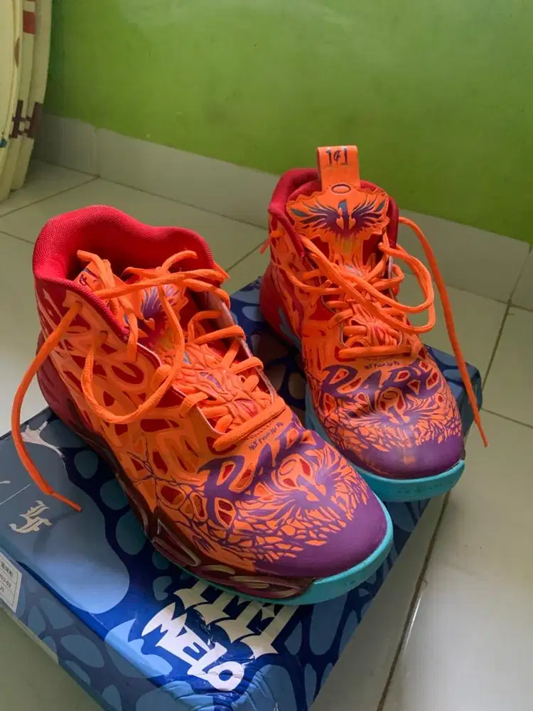 sepatu basket Puma Lamelo