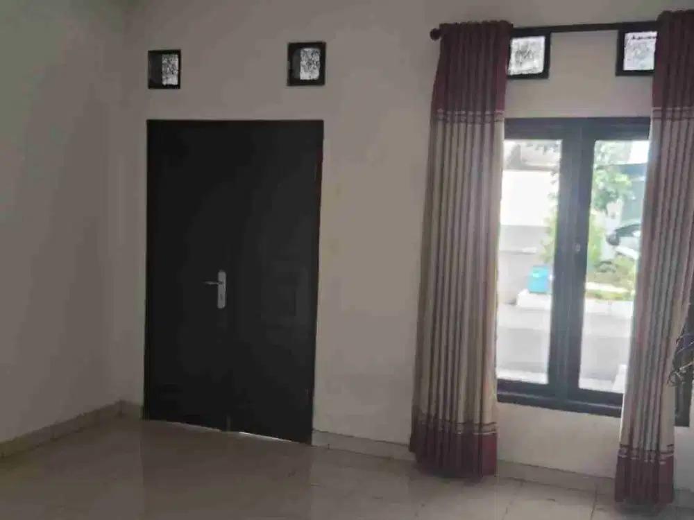 *DISEWA RUMAH 3 lantai*
(656) Sayap Margahayu Soekarno Hatta
Rooftop