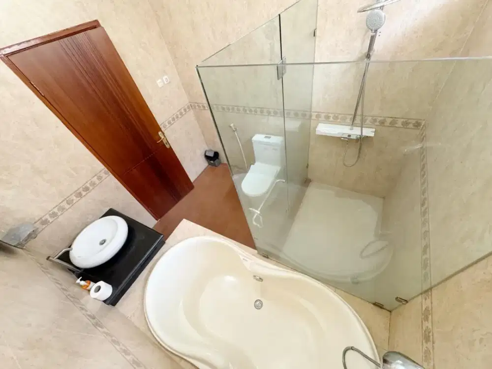 Rumah Rapih Siap Huni di Cluster Madrid Modernland