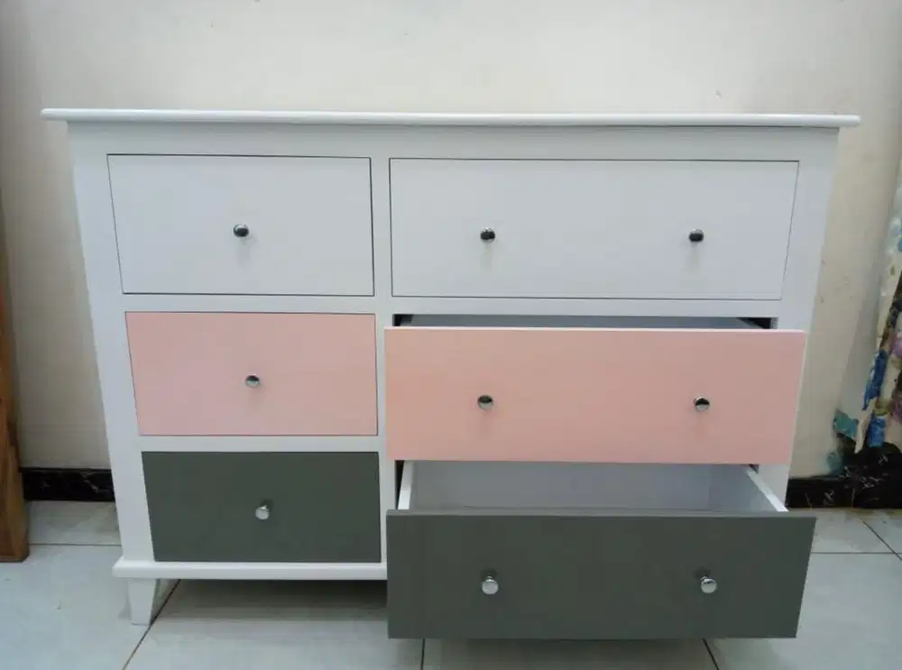 Di jual Meja kayu, nakas, lemari, table changing diapers