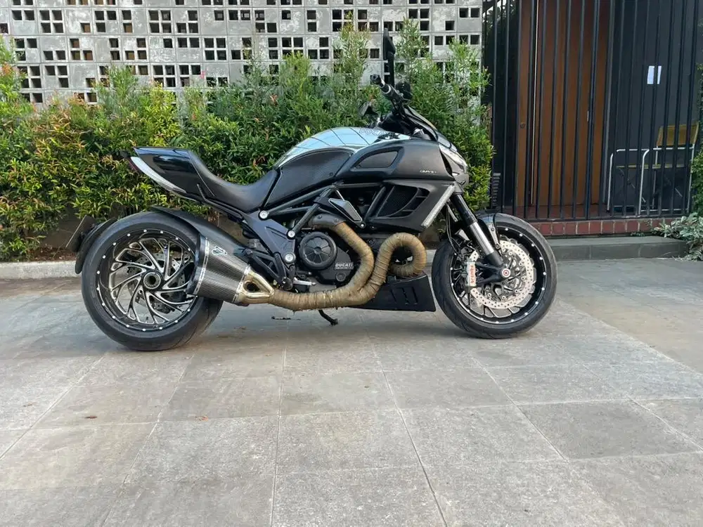 Jual motor ducati diavel 1200cc thn 2012