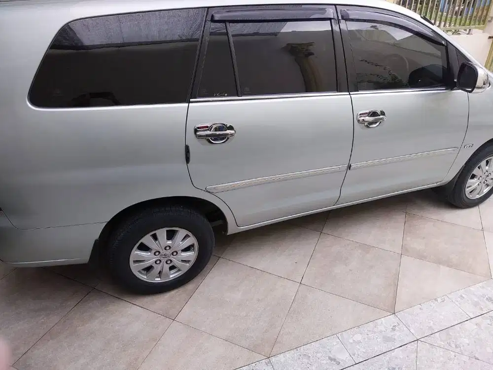 dijual Mobil Toyota Innova 2.0 MT tahun 2005 josjis lah