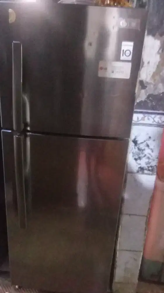 kulkas 2 pintu merk lg
