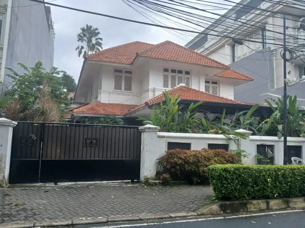 Di jual rumah di jalan solo menteng