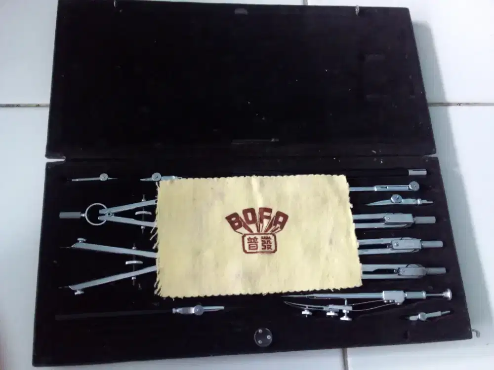 Jangka komplit 1 set. Masih bagus. Sdh lama tdk dipakai.