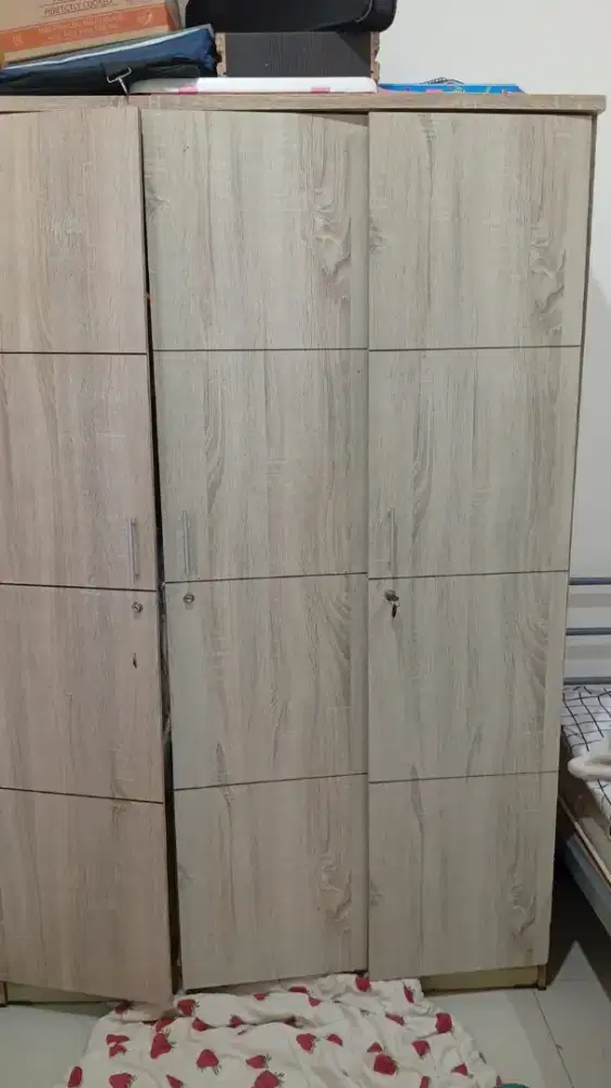 Lemari Pakaian 4 pintu Zenna