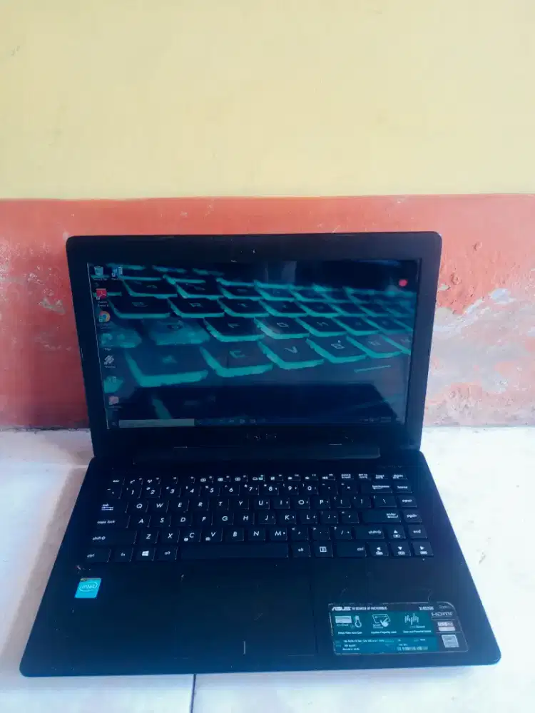 Asus x453M Ram2gb penyimpanan 500gb