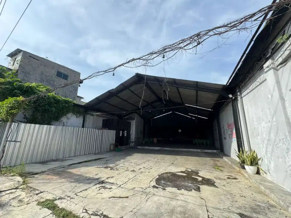 Gudang strategis pinggir jalan raya daerah Kedungmundu Semarang - 11209