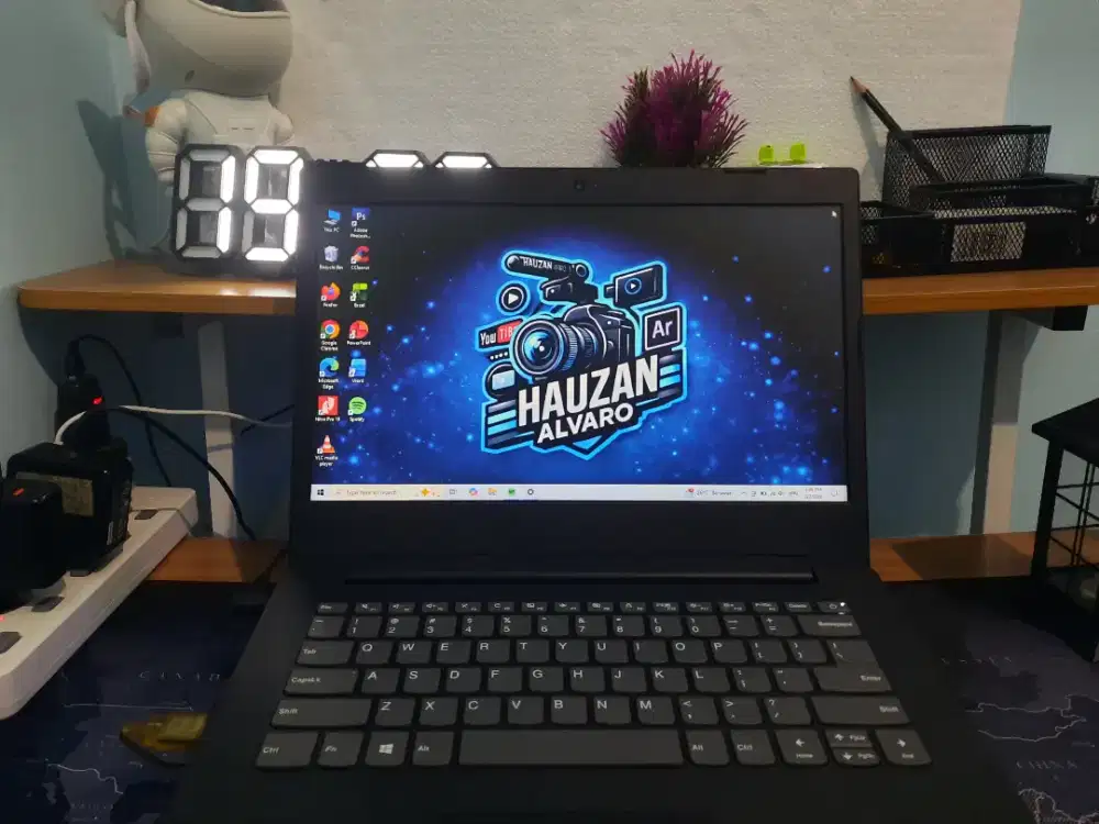 Laptop Lenovo ldeaPad 330 | RAM 8GB | SSD | Siap
Pakai