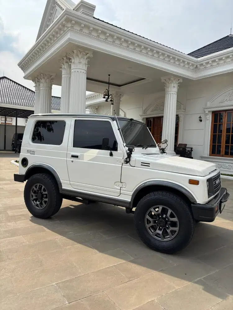 Suzuki Jimny 2000 Bensin