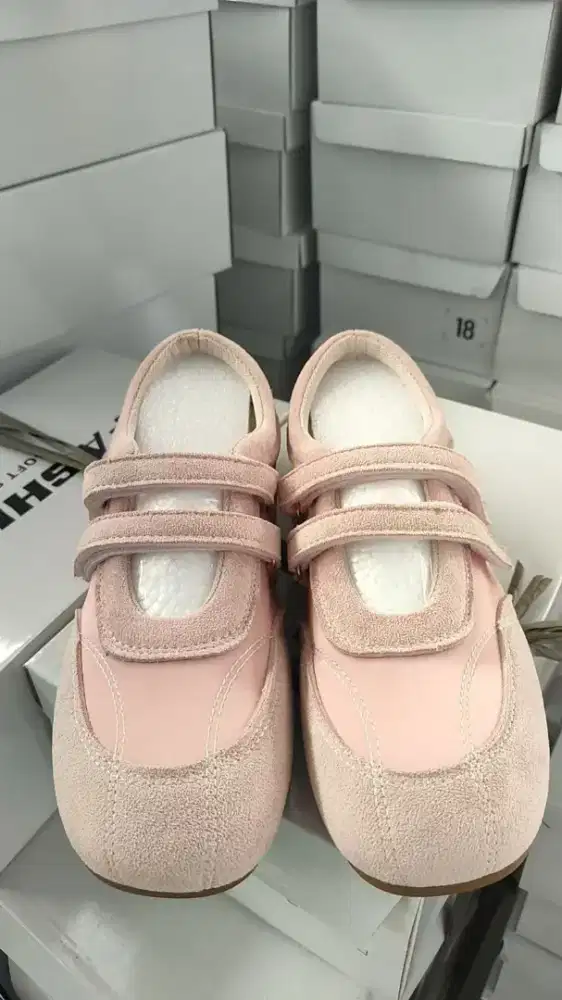 Sepatu baru tapi tidak sedang