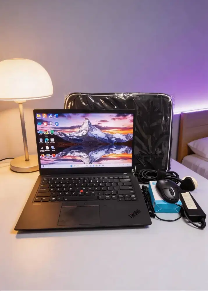 Lenovo Thinkpad X1 Carbon. kondisi normal dan belum pernah service