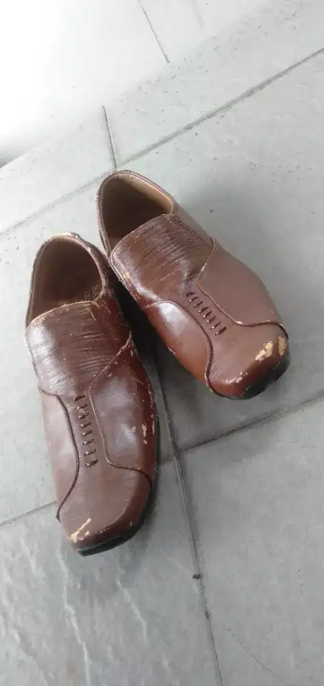 Di jual yg butuh dan minat  ukuran 42 sepatu pantovel
