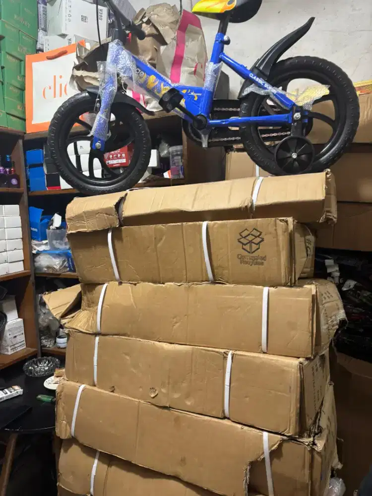 Sepeda dan mobilan baru