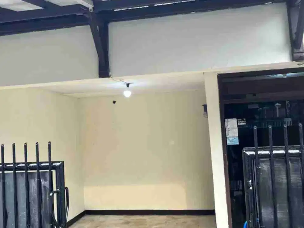 Disewakan Rumah Nyaman di Duren Sawit – 2 Kamar Tidur, Carport, Siap Huni!
Harga 42 JT/thn nego