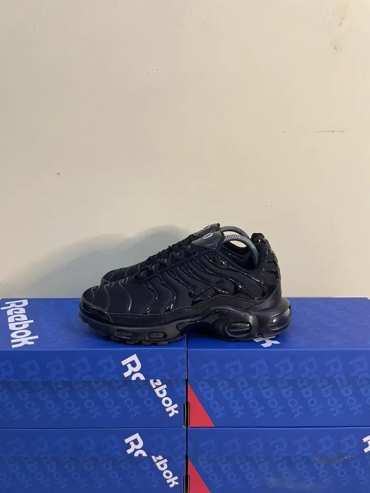 42 - Sepatu Nike Air Max AM Plus TN Triple Full Black Hitam