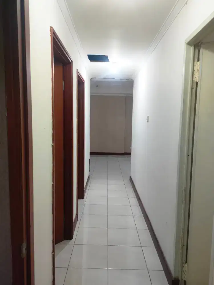 DI SEWAKAN Apartemen sudirman park 3 kamar SEMI FURNISH