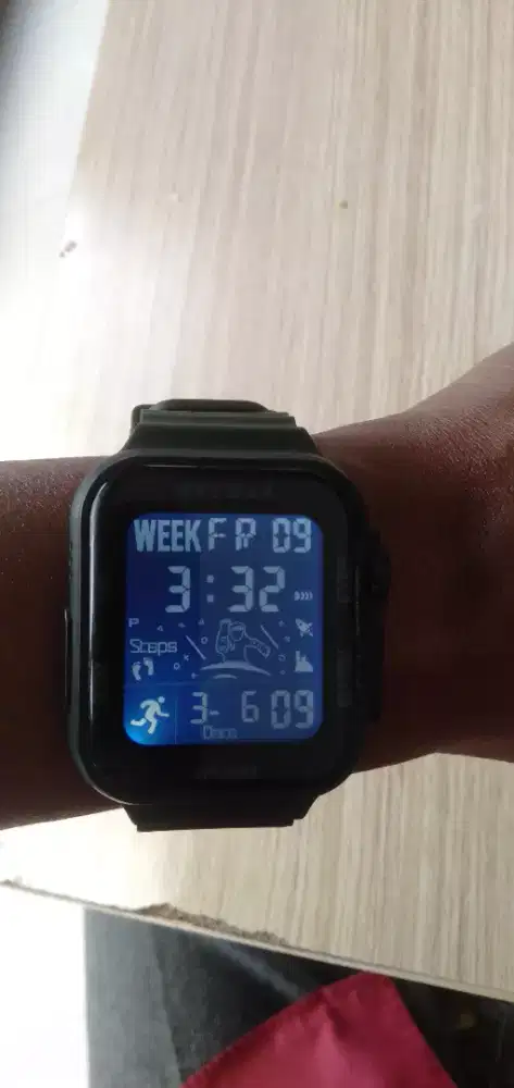 Di jual jam tanagn 3 buah no minus tinggal pakai. Tahan air