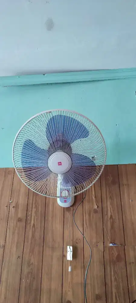Kipas Angin KDK Ukuran 16 inc