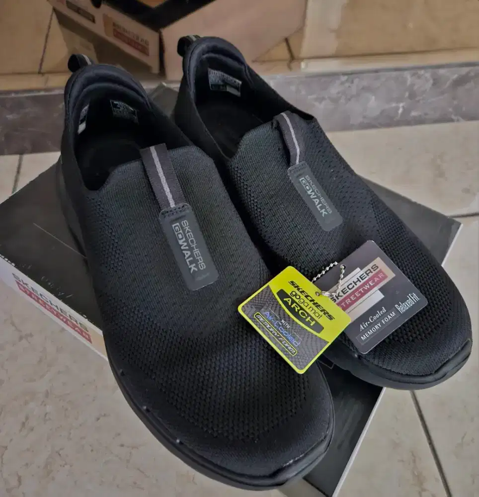 Sepatu slip on Skechers go walk original