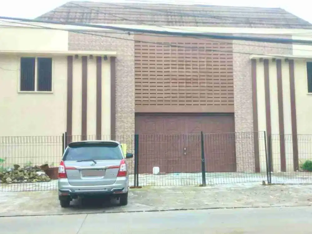 Dijual Gudang Siap pakai  di Jalan Basoka Raya di kembangan.