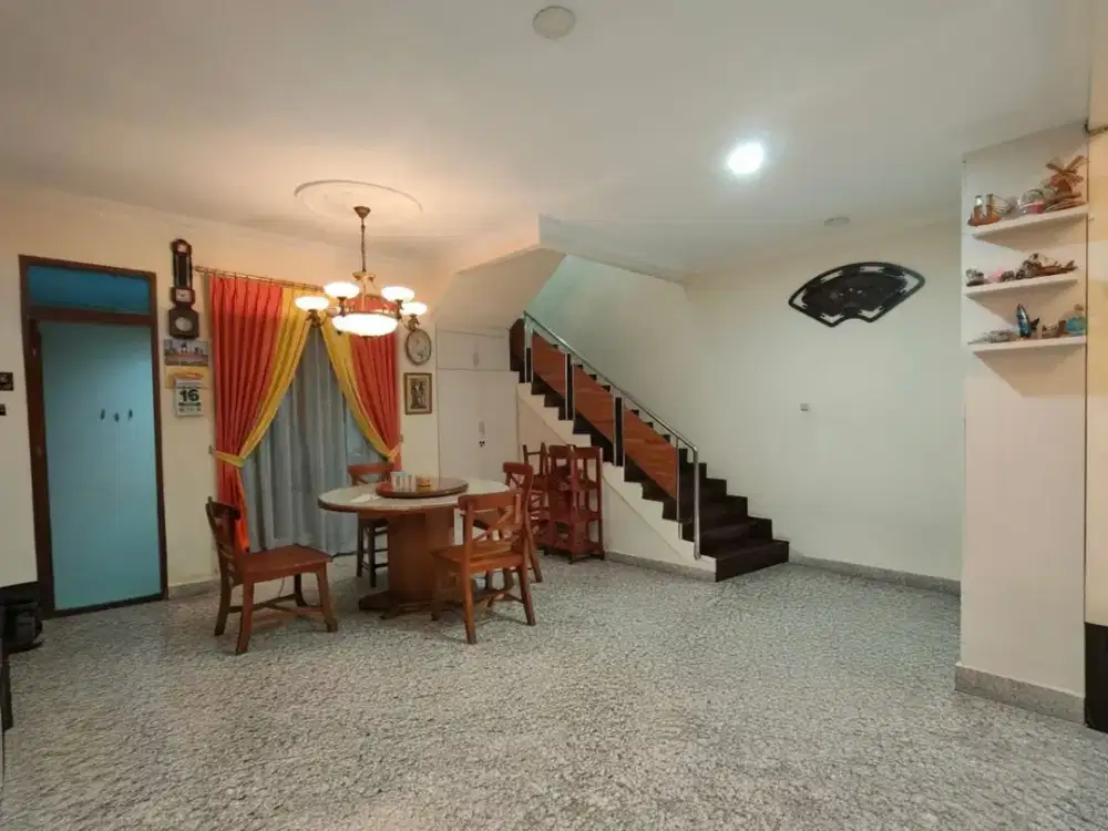 Rumah 3 Lantai Walet Permai PIK – LT 420m², Dekat SIS School